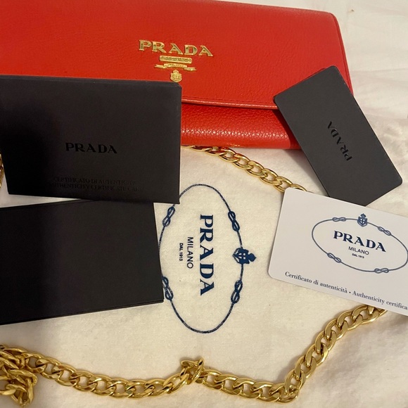 Prada wallet on chain. 100 💯 authentic - Picture 5 of 10